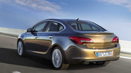 OPEL ASTRA UŽ I AKO SEDAN